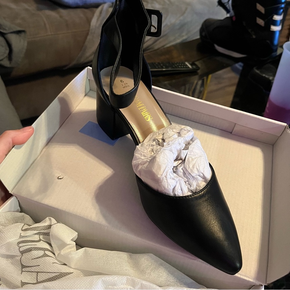 Dream Pairs Black Heeled Pumps